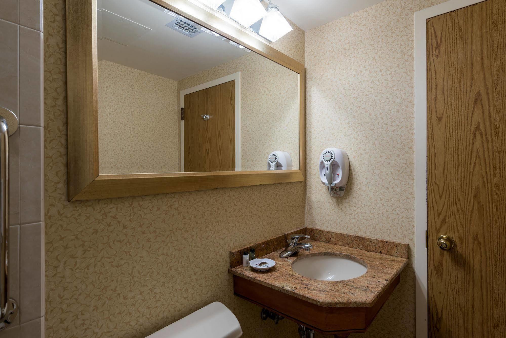 Five Towns Inn - Jfk Airport Lawrence Екстер'єр фото